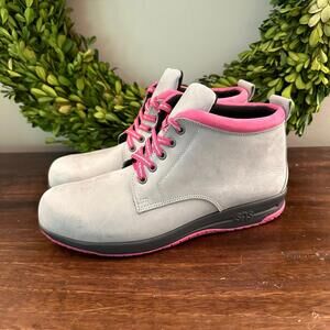 Sass‎ Gretchen Chukka Boot Gray/Hot Pink 9.5